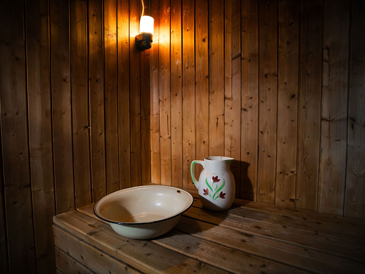 Nordic wooden sauna experience at Havly Retreat, Lofoten.
